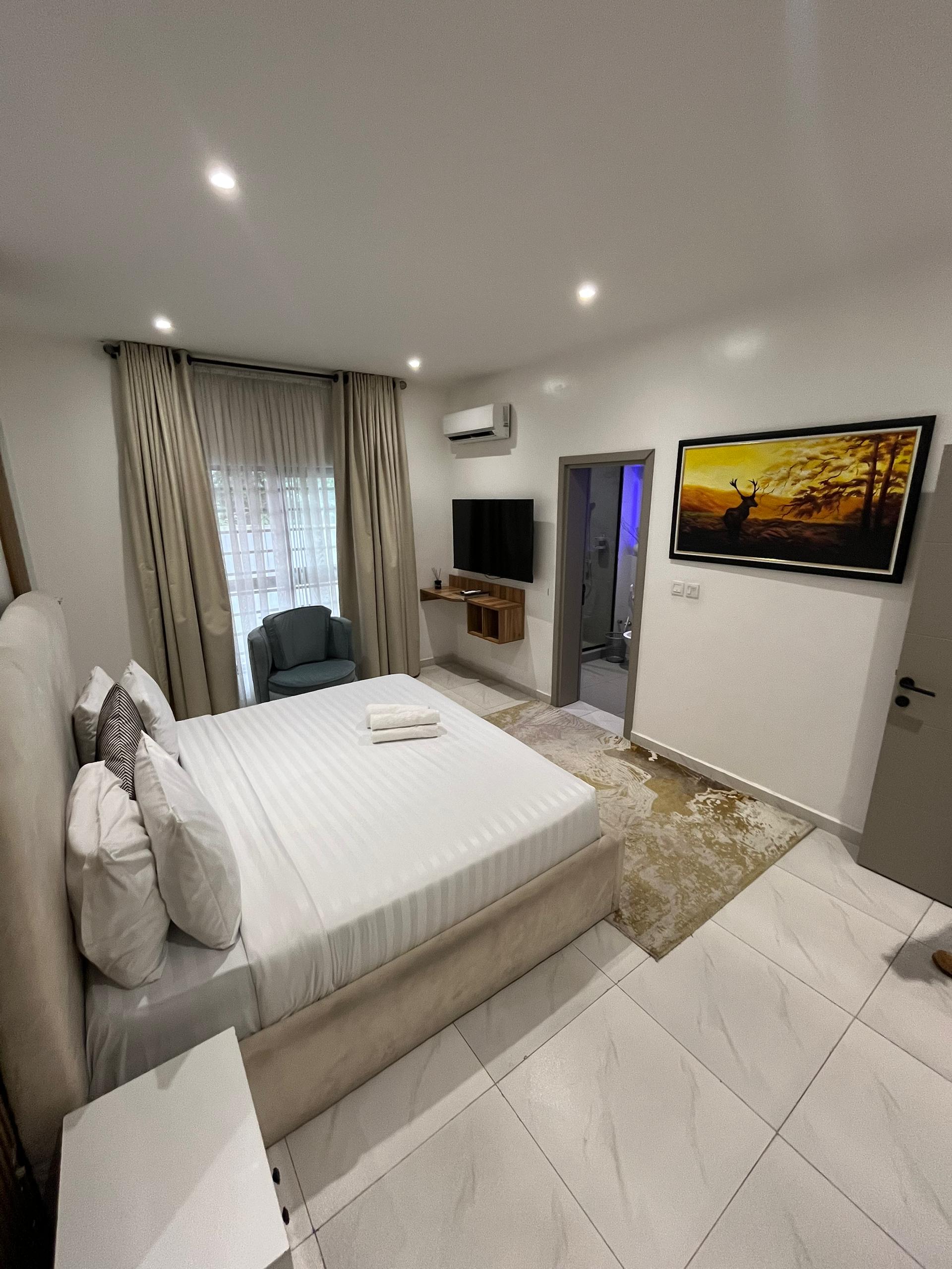 Exquisitely furnished 2 bedroom apartment